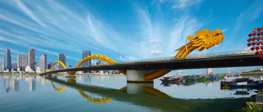 Cầu Rồng Đà Nẵng không chỉ là một công trình kiến trúc ấn tượng mà còn là biểu tượng độc đáo của thành phố