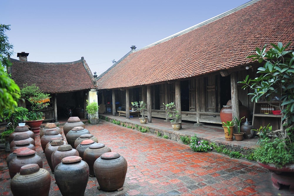 Duong Lam ancient village 