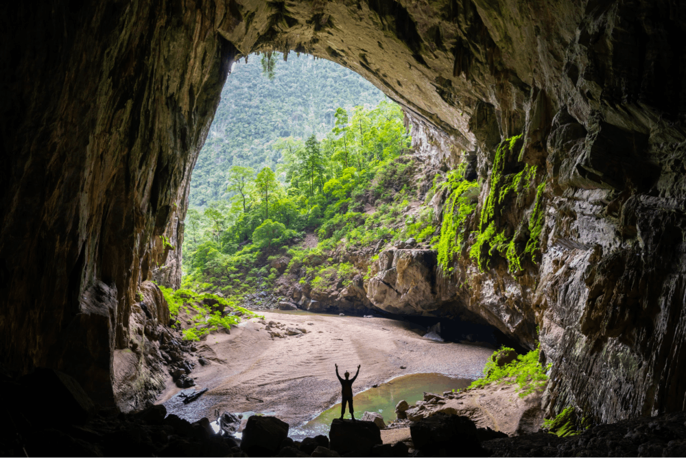 Vườn quốc gia Phong Nha - Kẻ Bàng sở hữu nhiều hang động lớn, hùng vĩ