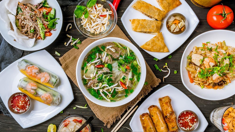 The Mẹt restaurant offers both vegan and non-vegan dishes